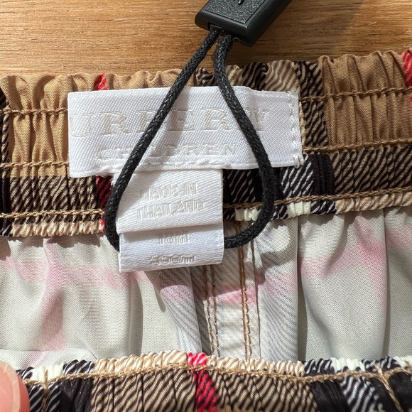 NWT Burberry boy's swim trunks - Picture 7 of 9